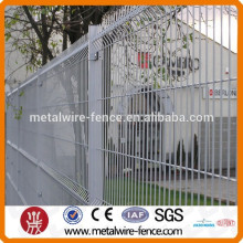 Folding fence with square post